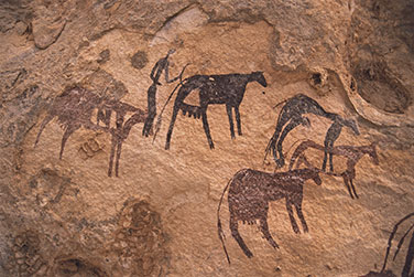 Felszeichnungen von Ziegen und Menschen