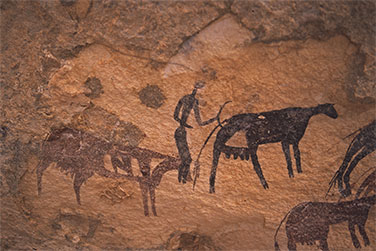 Felszeichnungen mit Personen und Ziegen