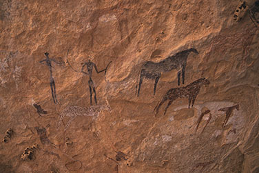 Felszeichnungen mit Ziegen und Personen