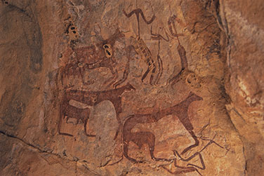 Felszeichnungen von Rindern und Personen