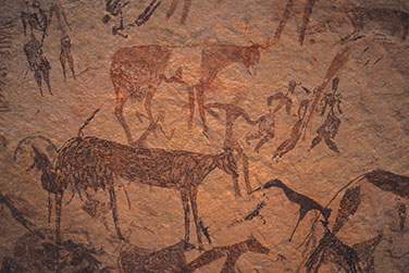 Felszeichnungen von Rindern und Personen